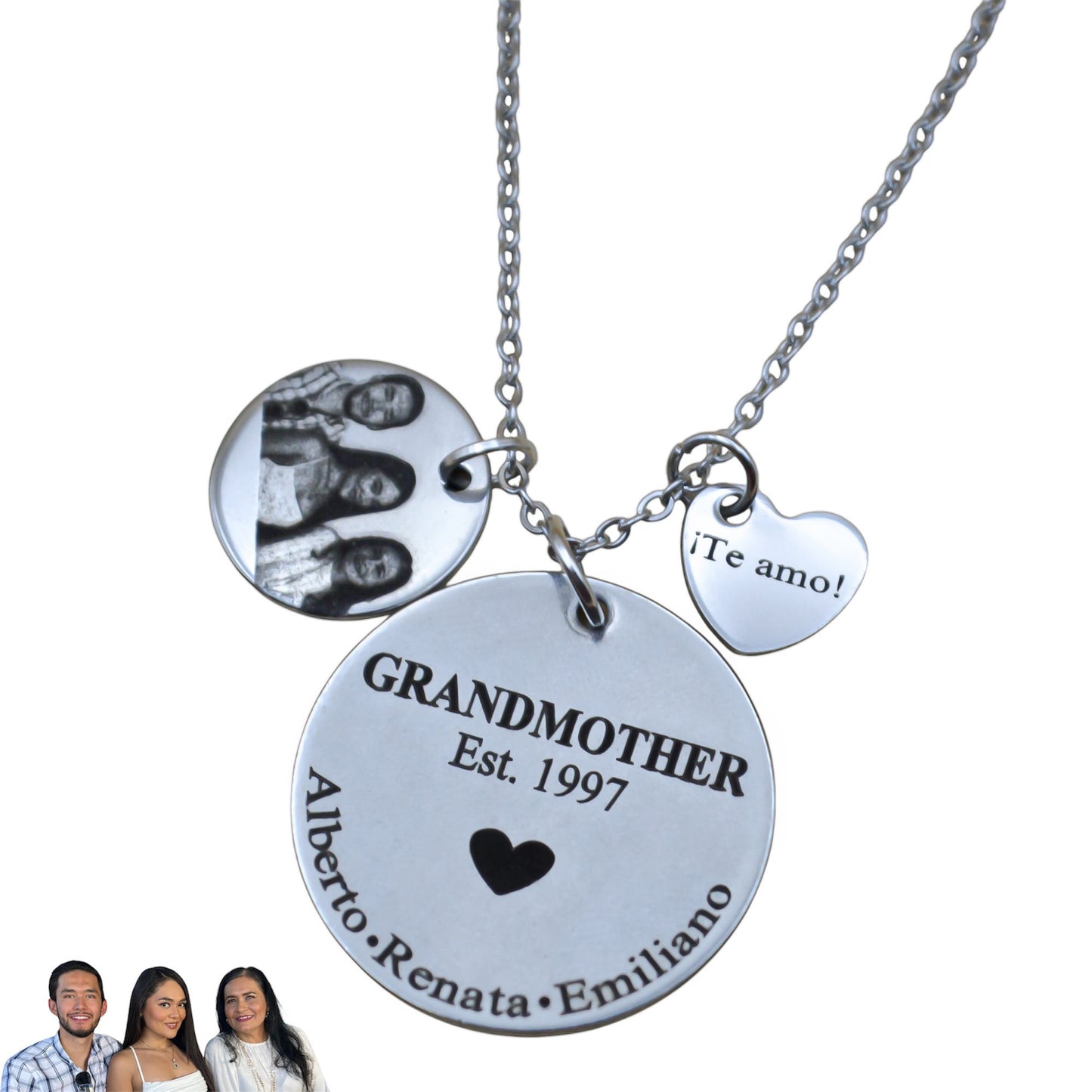 Collar personalizado para "Abuelita" medalla circular con año y nombres de nietos