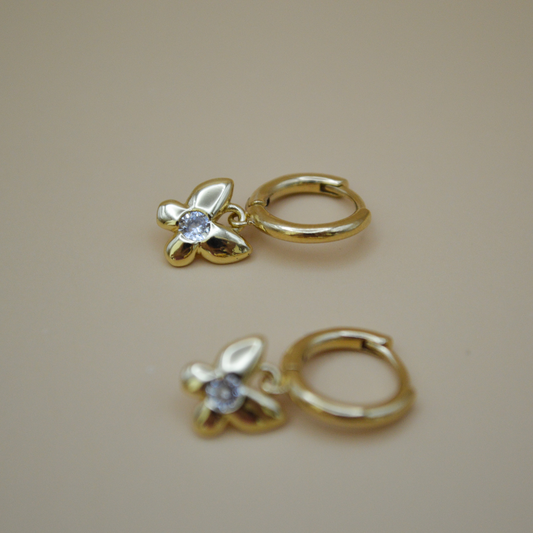 Huggies basic mariposa zirconia al centro