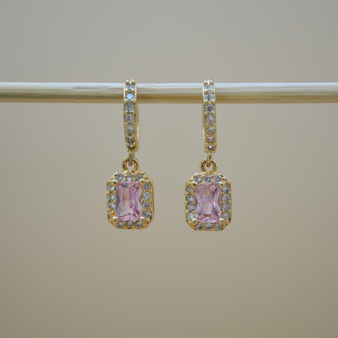 Huggies rectángulo pink zirconias contorno