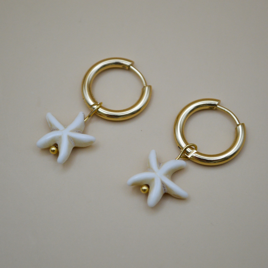 Huggies gold con estrella de mar beige colgante (2 en 1)