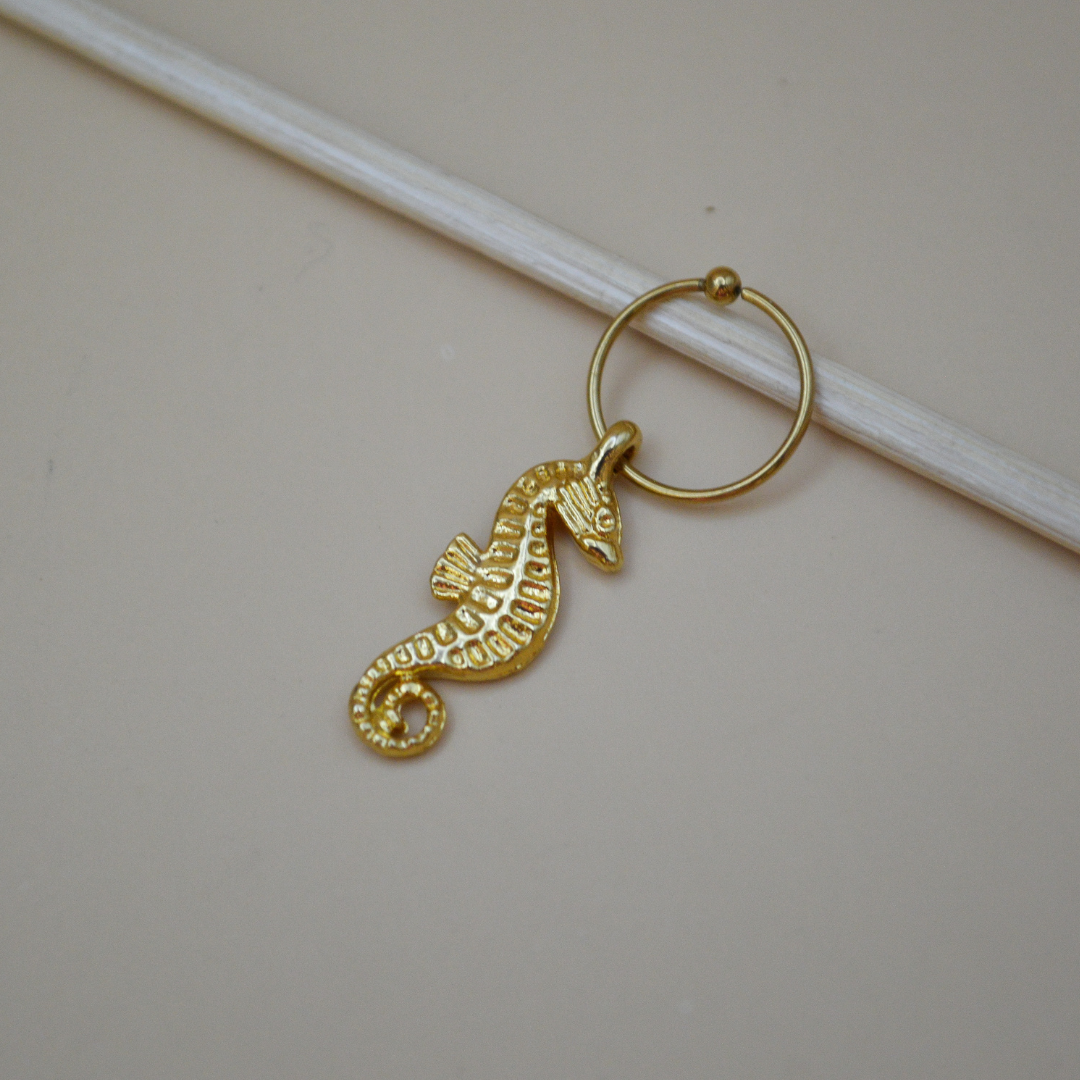 Piercing caballito de mar mediano
