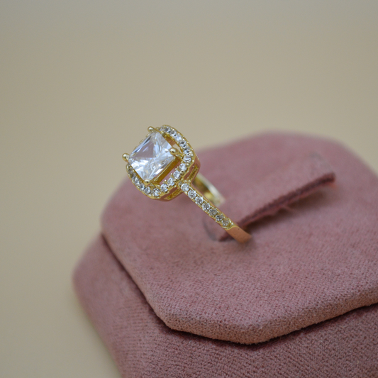 Anillo zirconias gold cuadrado