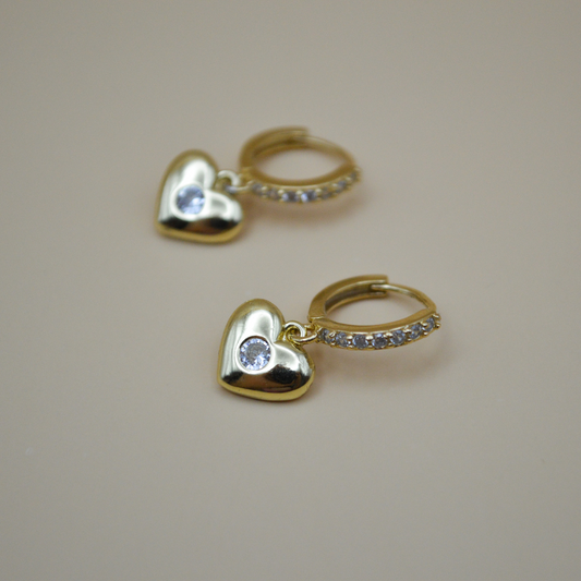 Huggies corazón grande zirconia al centro