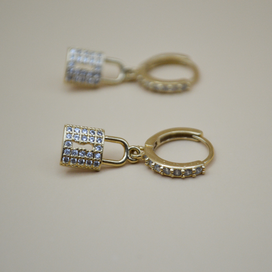 Huggies candado zirconias