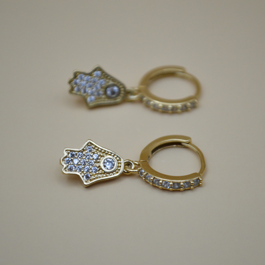 Huggies mano de Fátima zirconias