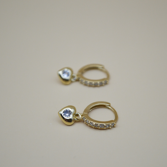 Huggies corazón mini zirconia al centro