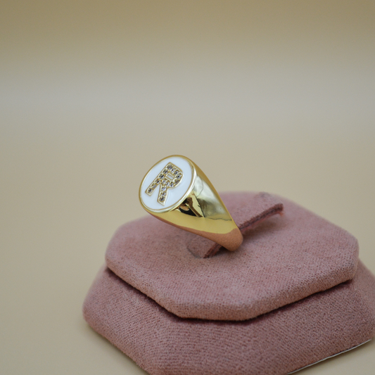 Anillo inicial "R" zirconias gold ajustable