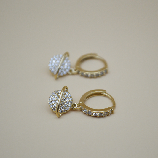 Huggies planeta zirconias