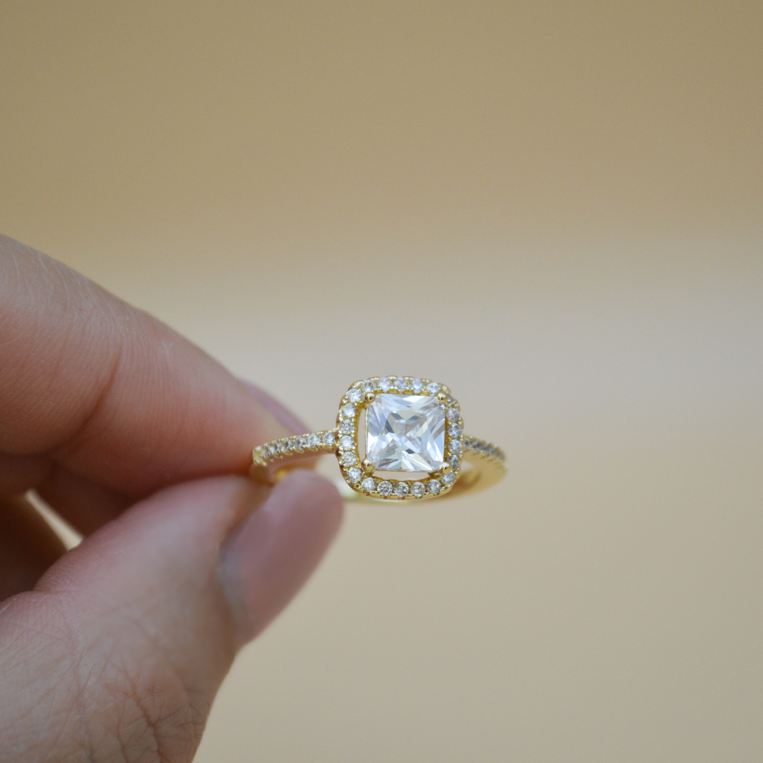 Anillo zirconias gold cuadrado
