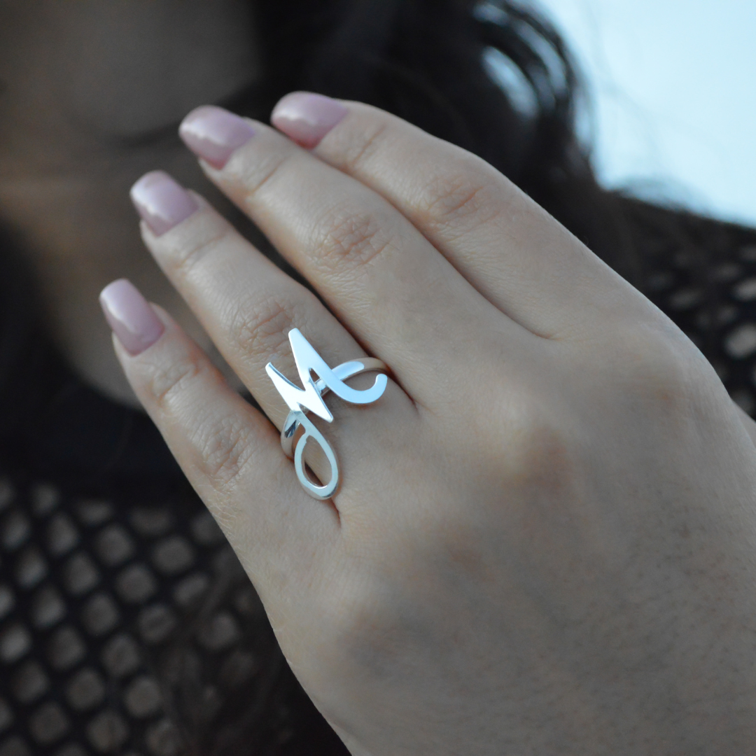 Anillo personalizado inicial ajustable