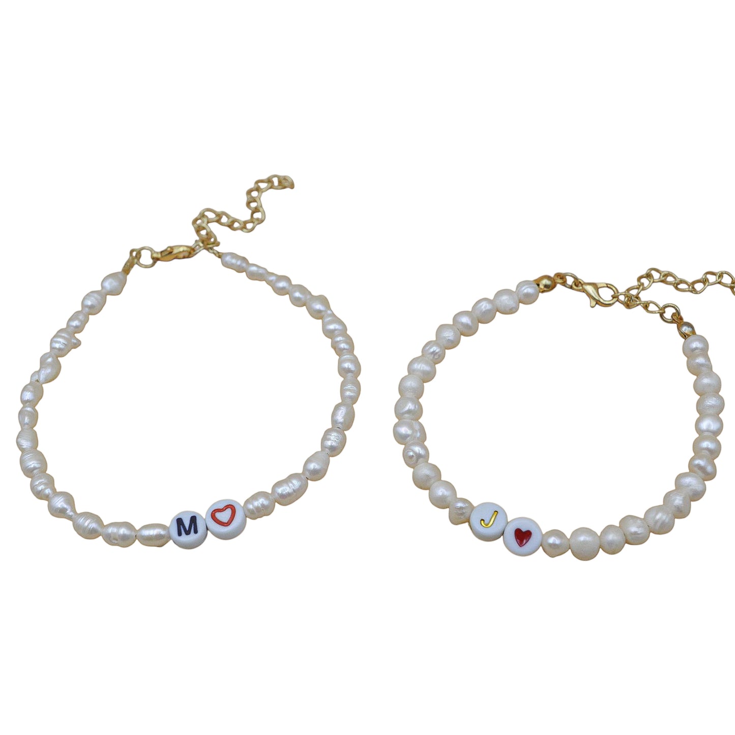 Pulsera personalizada perlas de río naturales y letras acrílicas