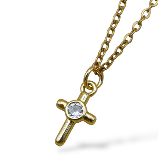 Collar cruz zirconia al centro