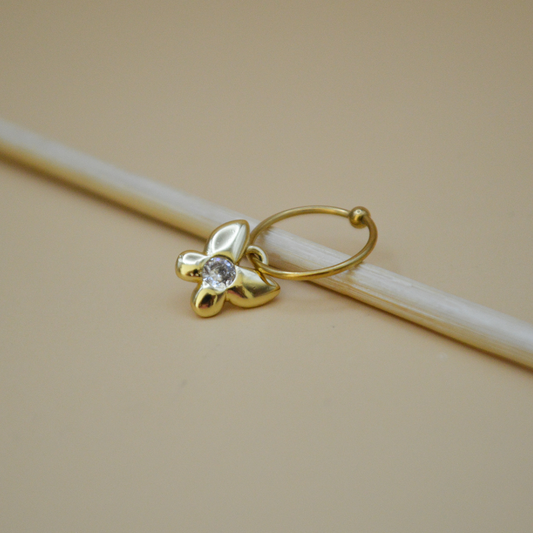 Piercing mariposa zirconia al centro