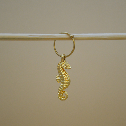 Piercing caballito de mar mediano