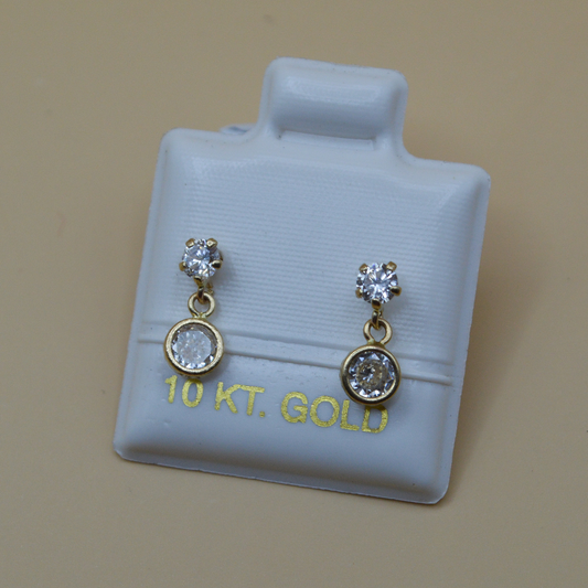 Broquel zirconia con bicel zirconia colgante - Oro 10K