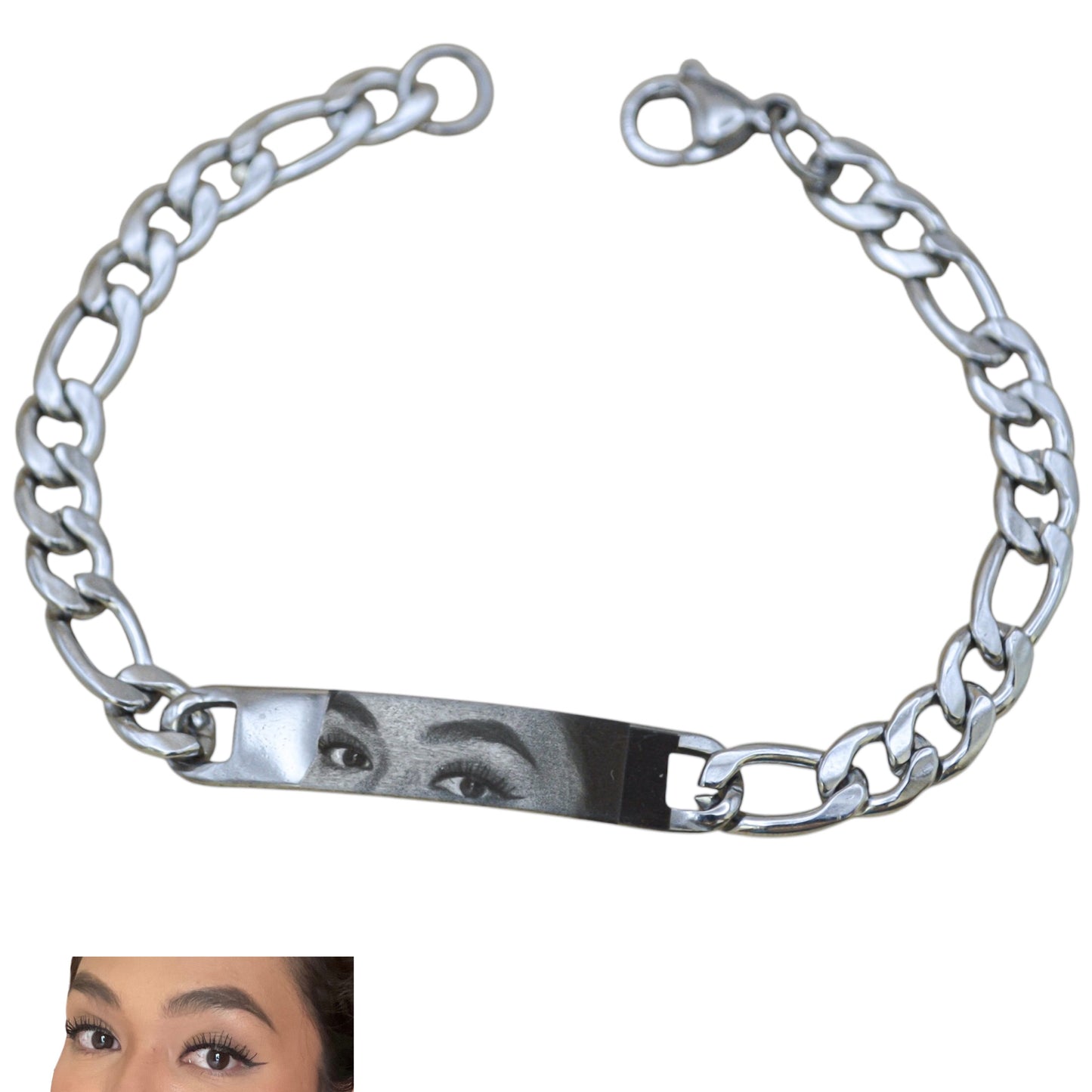 Esclava personalizada con mirada acero