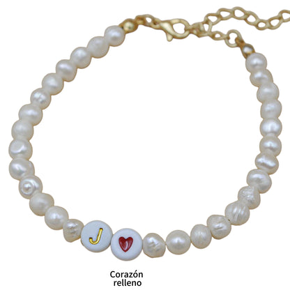 Pulsera personalizada perlas de río naturales y letras acrílicas