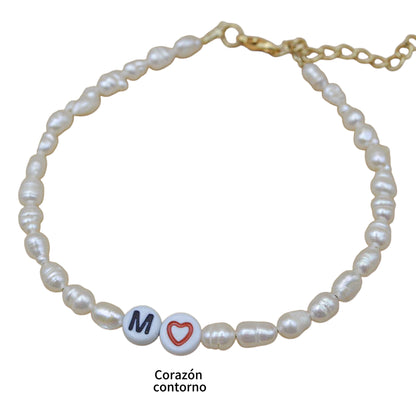 Pulsera personalizada perlas de río naturales y letras acrílicas