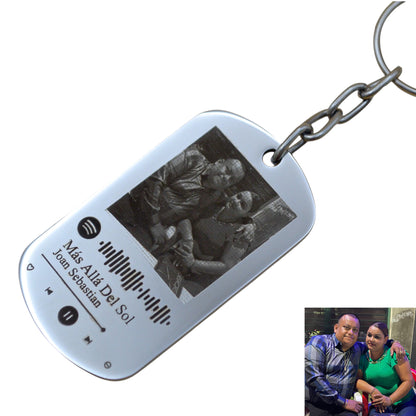 Llavero personalizado con fotograbado y código Spotify