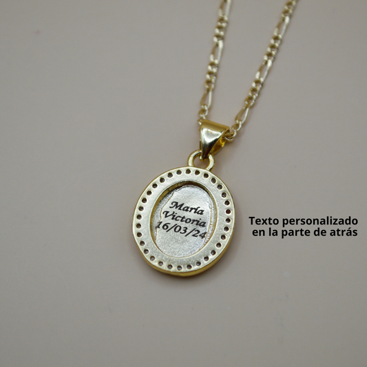 Collar Virgen de Guadalupe ovalada contorno zirconias