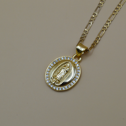 Collar Virgen de Guadalupe ovalada contorno zirconias