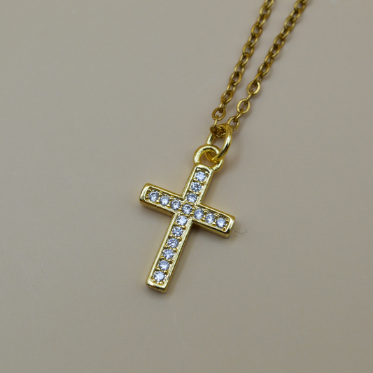 Collar cruz cuadrada con zirconias