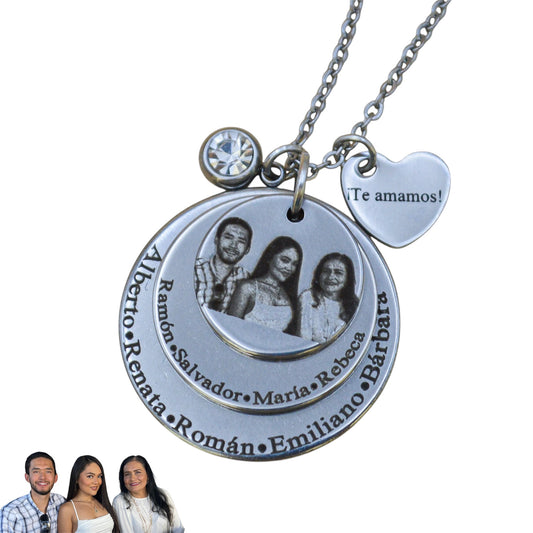 Collar personalizado triple para "Abuelita" con fotograbado y nombres de hijos y nietos
