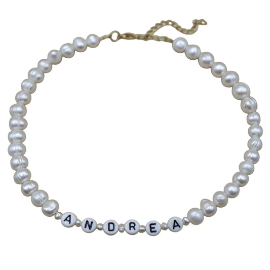 Choker personalizado perlas de río naturales y letras acrílicas