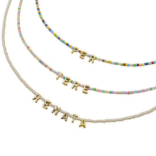 Choker personalizado con chaquiras y letras mini gold