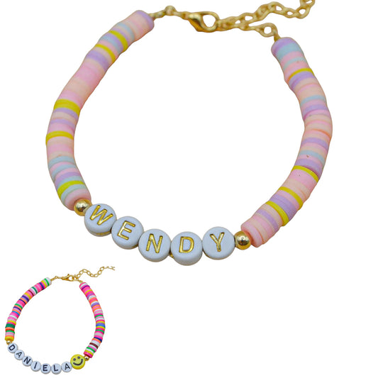 Pulsera personalizada con puccas colorful y letras acrílicas